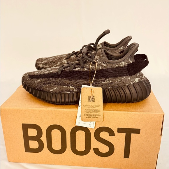 Adidas YEEZY Boost 350 V2 - Picture 2 of 12